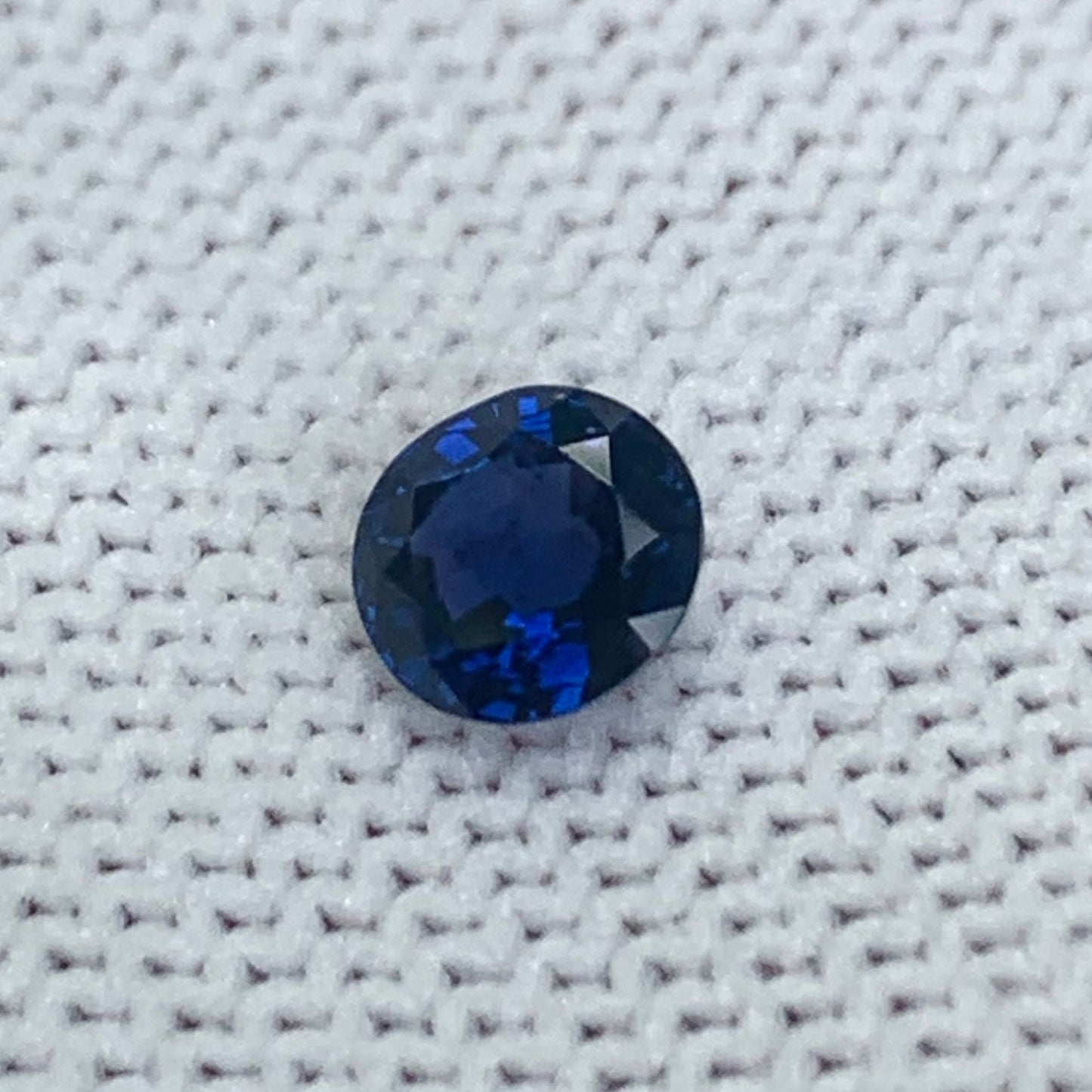 Natural Blue Sapphire - 1.07 Ct, Round Cut, Natural Corundum
