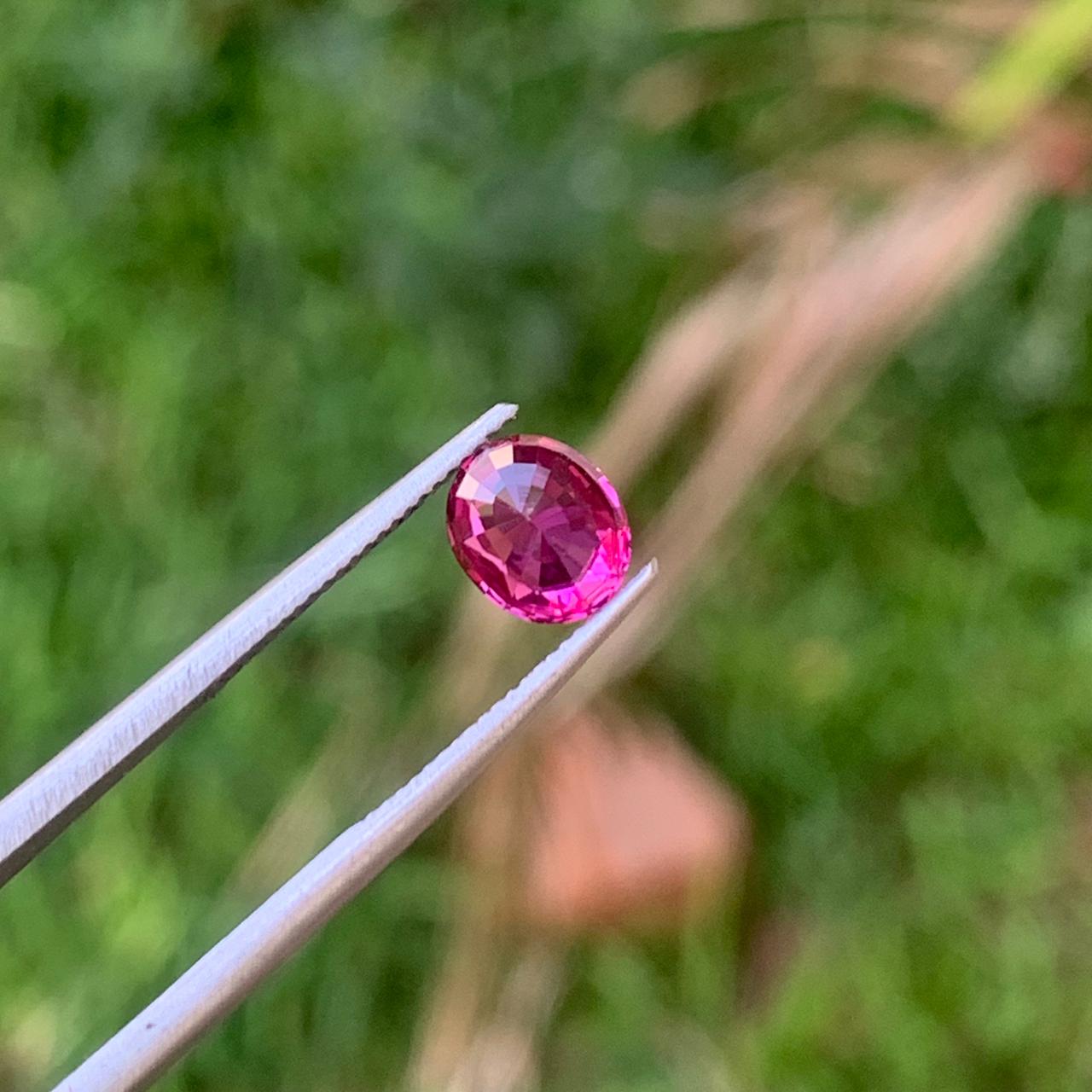 Unheated Hot Pink Sapphire 1.10 ct Oval – Mozambique