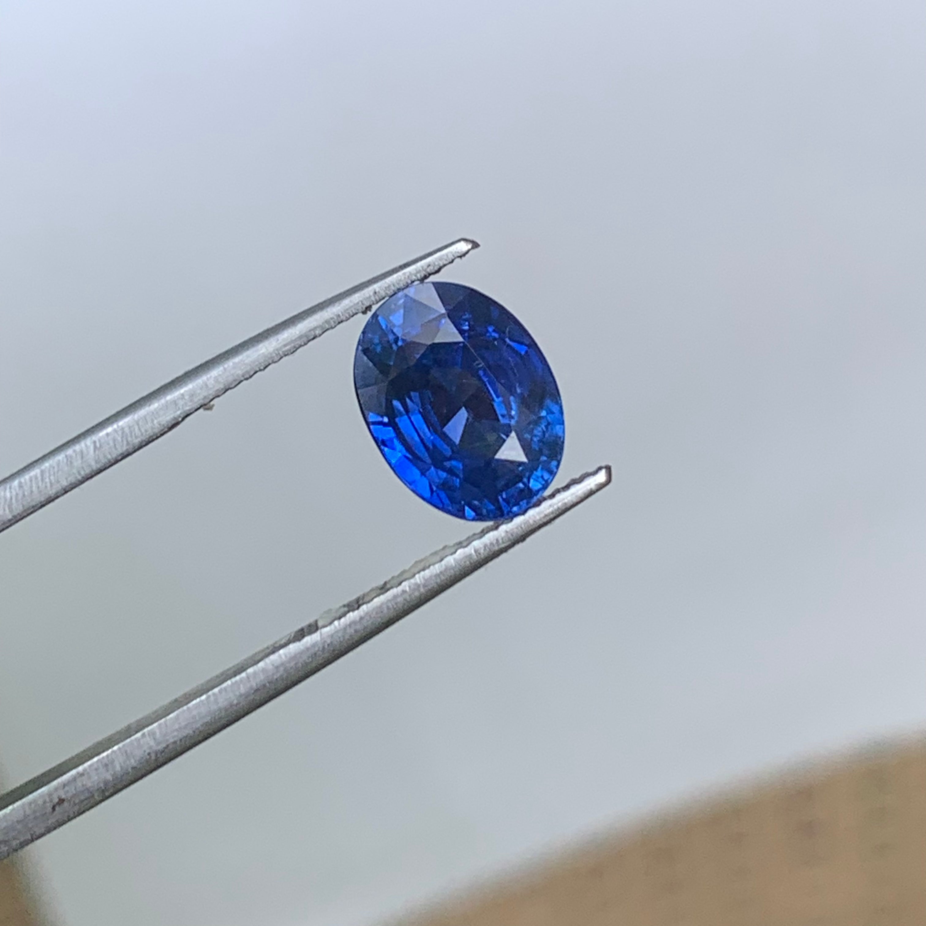 Unheated Cornflower Blue Sapphire 5.56 ct Oval – Sri Lanka