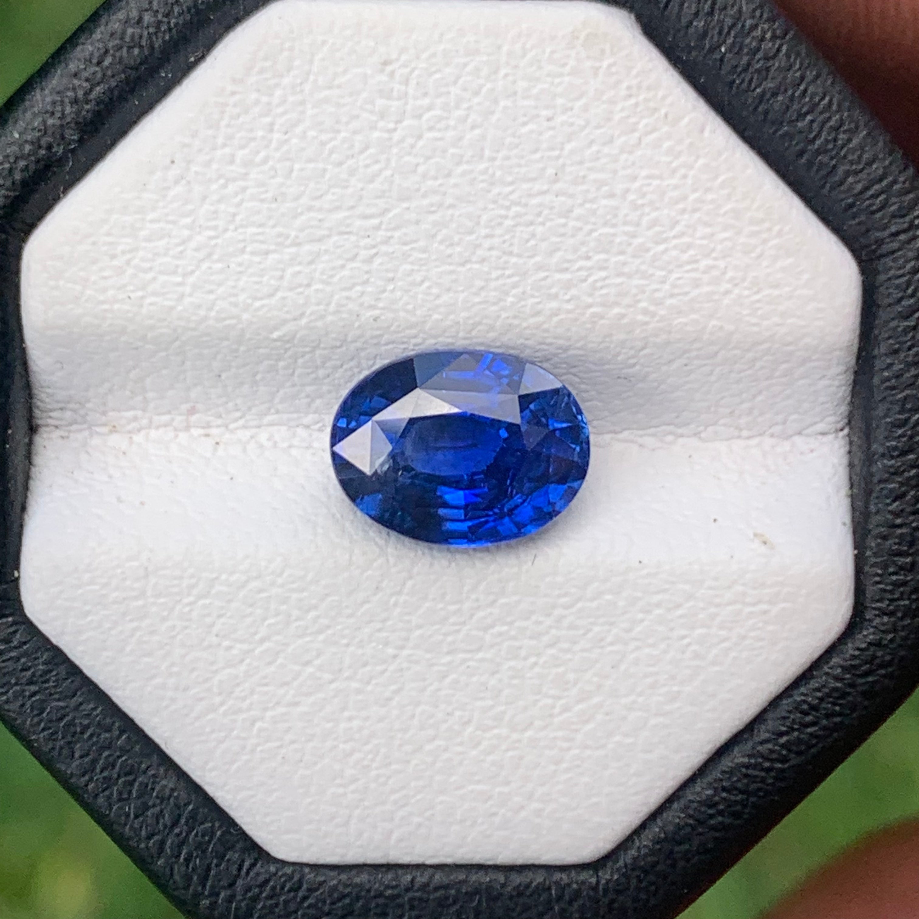 Unheated Cornflower Blue Sapphire 5.56 ct Oval – Sri Lanka