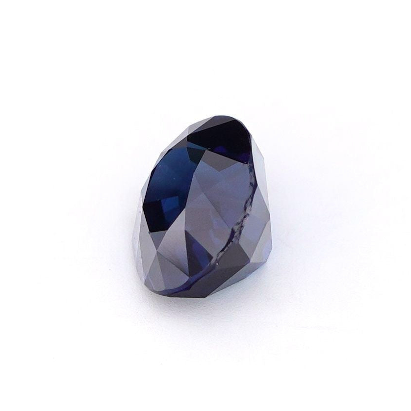 1.55ct Natural Royal Blue Sapphire – Oval shaped- VVS Clarity