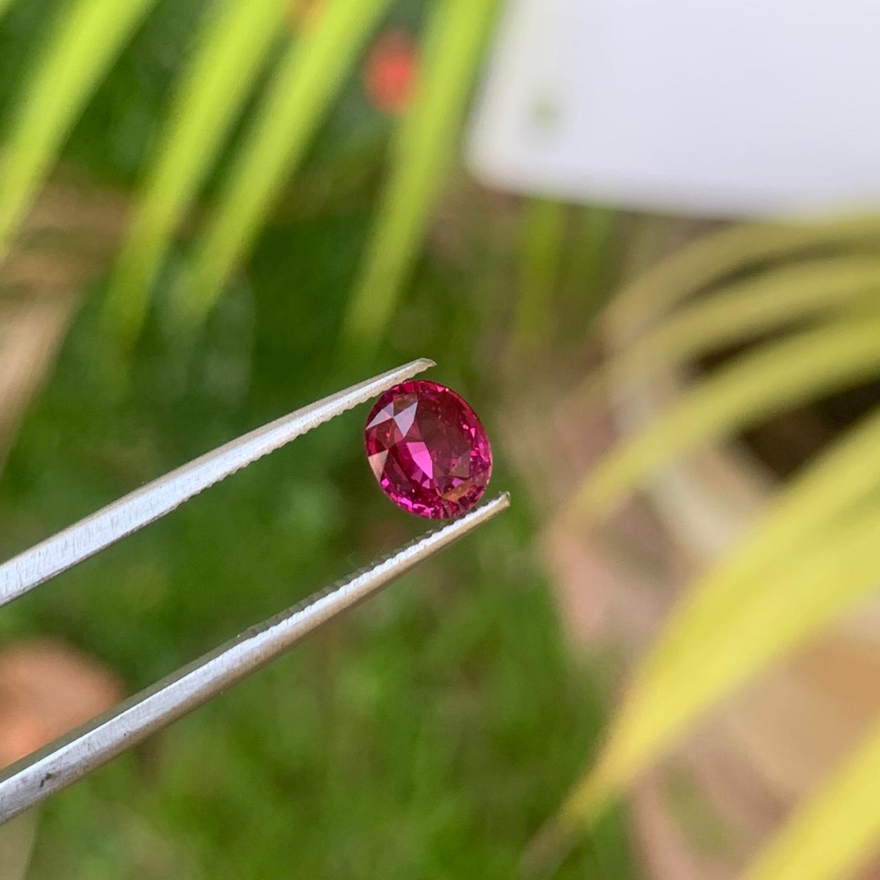 Unheated Hot Pink Sapphire 1.10 ct Oval – Mozambique