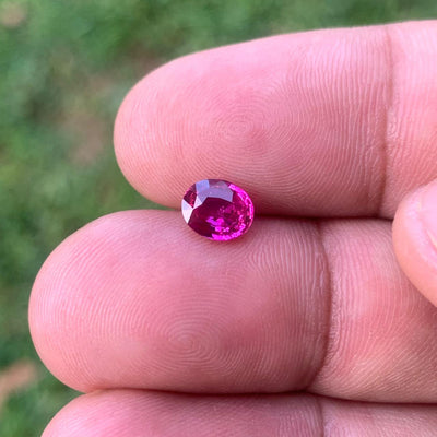 Unheated Hot Pink Sapphire 1.10 ct Oval – Mozambique