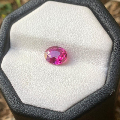 Unheated Hot Pink Sapphire 1.10 ct Oval – Mozambique